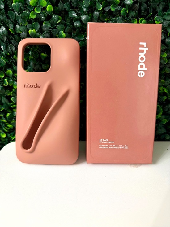 RHODE Accessories - Rhode Lip Case for iPhone 15 Pro Max – Toast | New
